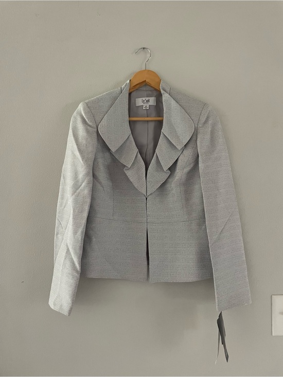 Le Suit Jackets & Blazers - Le Suit Light Gray Ruffled Collar Blazer